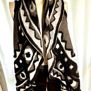 Max Studio Black and Gray Sleeveless Cardigan Poncho